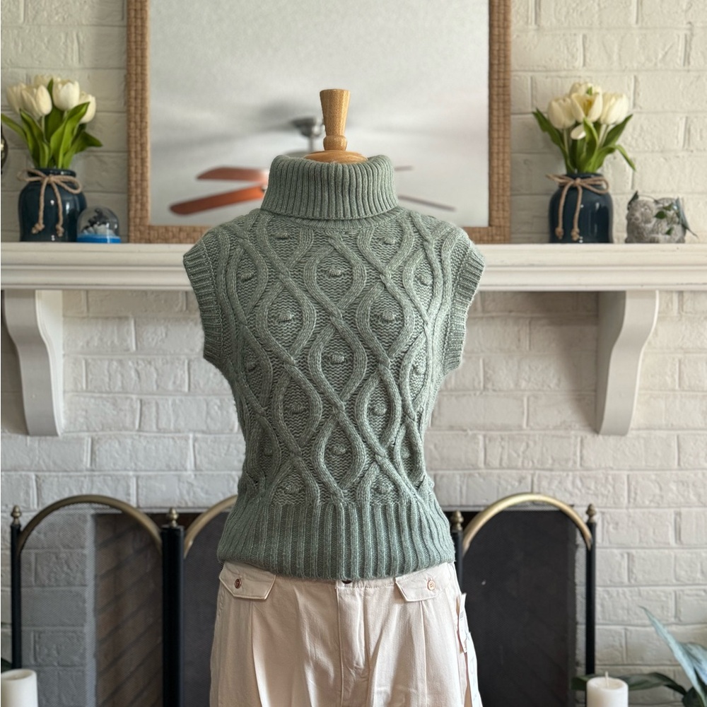 Sincerely Jules Cable Knit Chunky Sleeveless Sweater - Size S